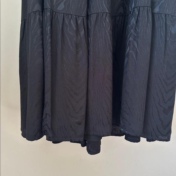 Crosby by Mollie Burch Black Tiered Midi Dress - Picture 7 of 7